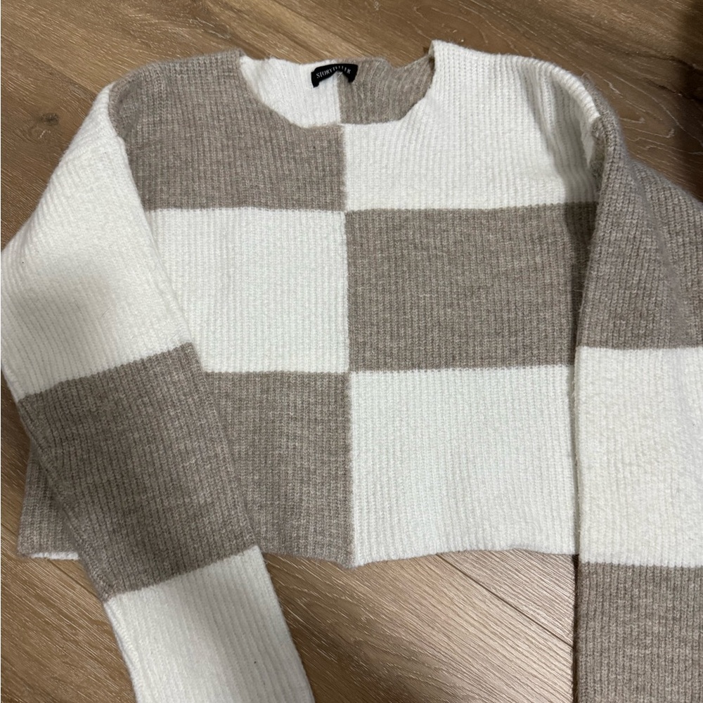 Stylish Checkered Crew Neck Sweater